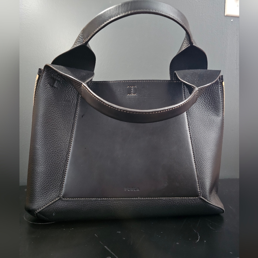 Furla Gilda Tote Bag Leather Black    14,96 x 10,24 x 5,91 (w x h x d)